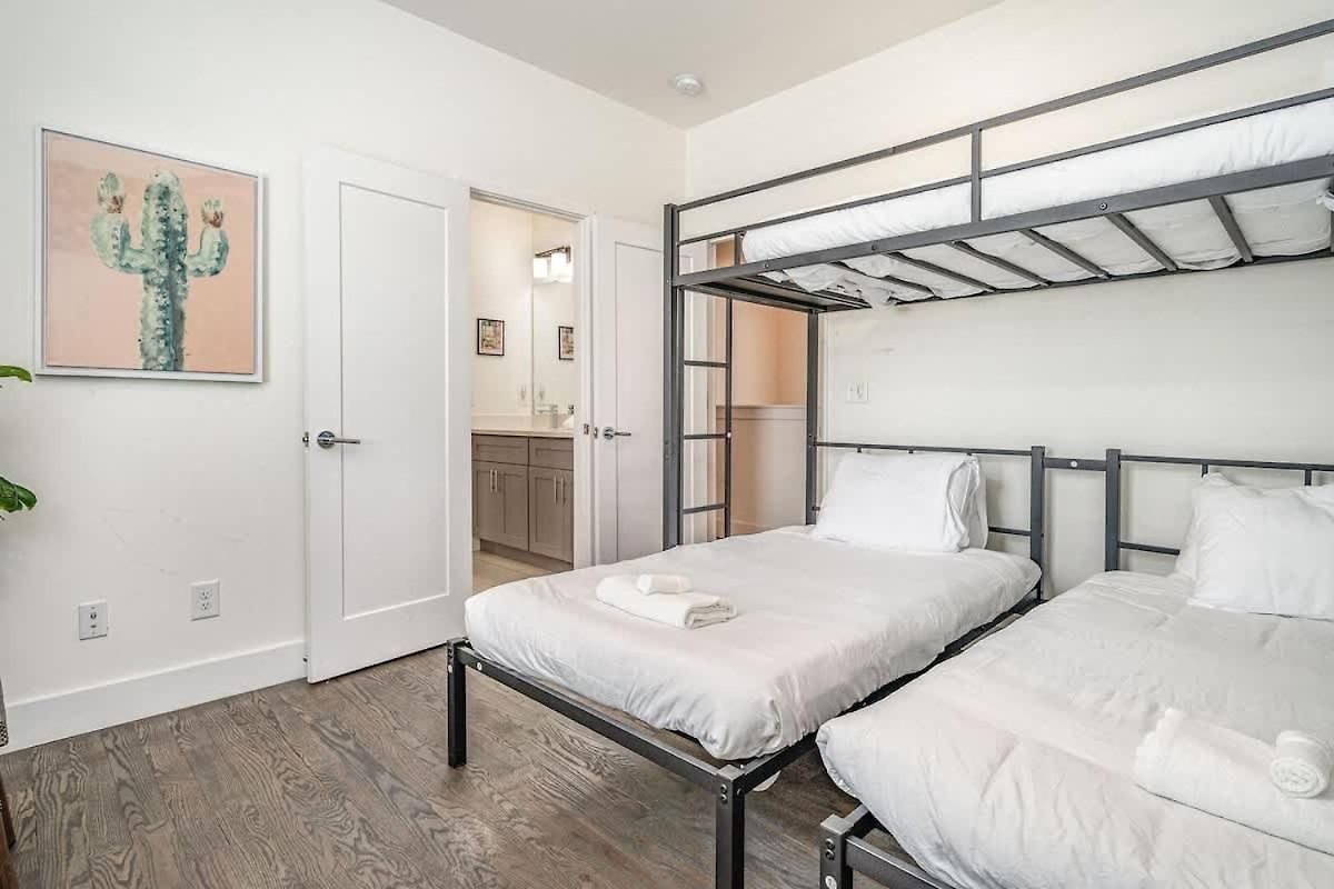 Heights-sleeps 12-in Cumberland Heights *