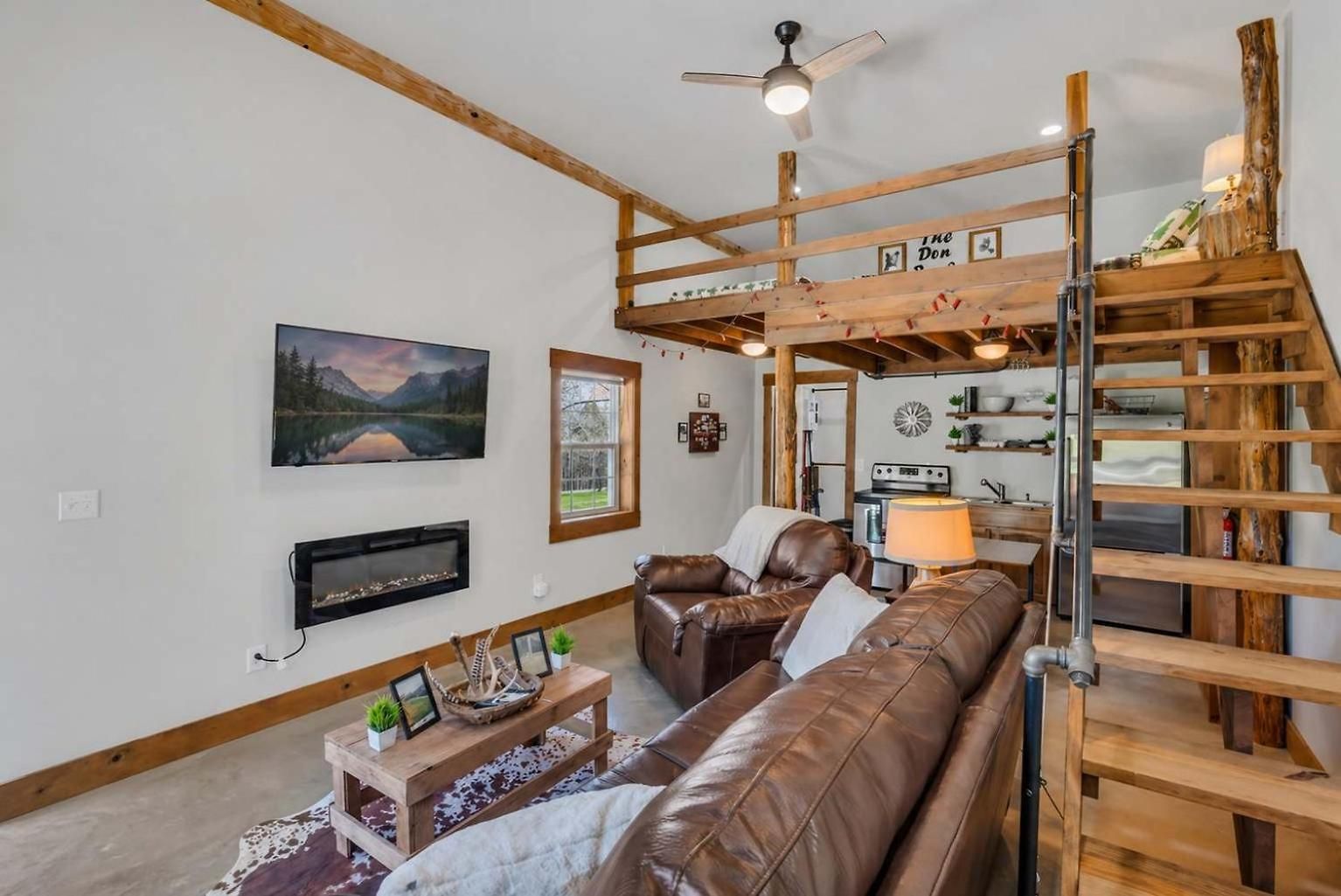 The Den At J-barn - Secluded Retreat