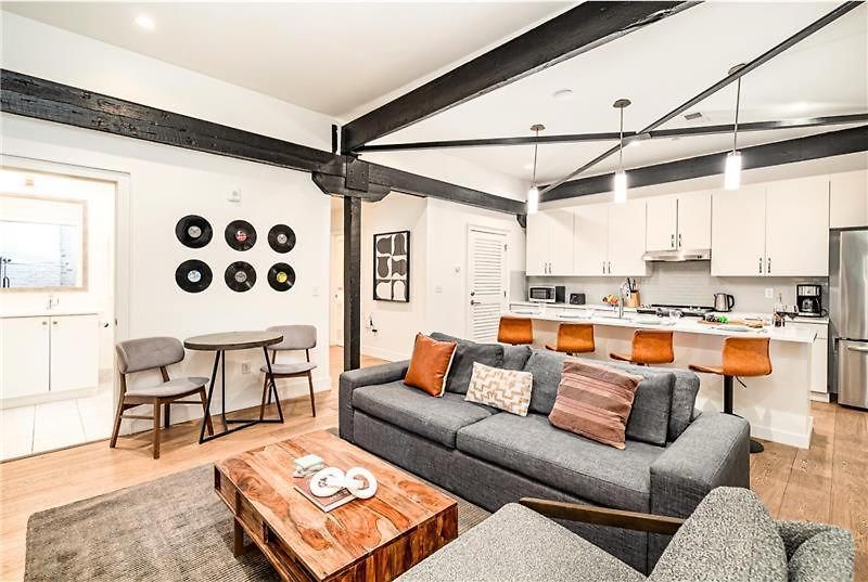 Holiday home The Saddlery-playlist-2 Units-walk To Broadway