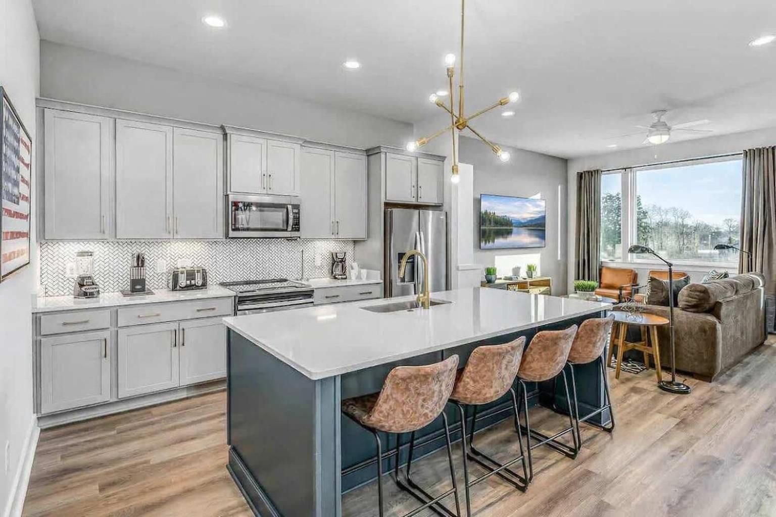 Holiday home 2 Townhomes - Sleeps 24-rooftop Patios