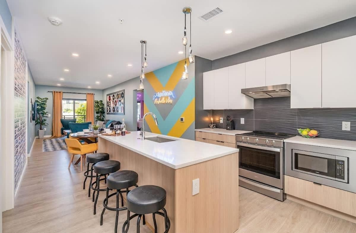 Holiday home Hyve - Neon Lights - Pool & Gym - Walk To Broadway Nashville