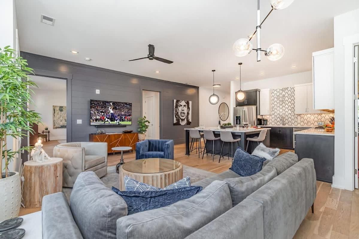 The Acklen-private Balcony-4 Mins To Broadway Holiday home Nashville