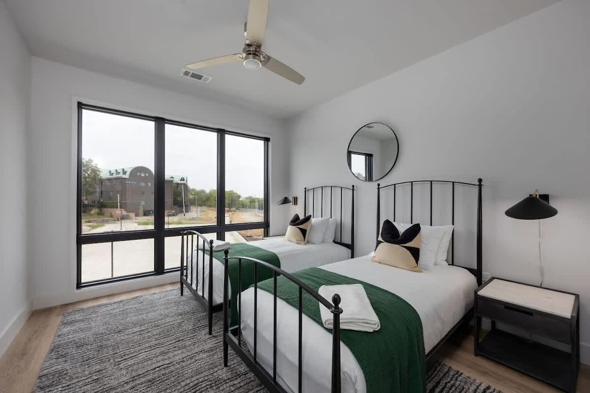 Gaia - Odyssey - 4 Units - Heart Of Midtown *