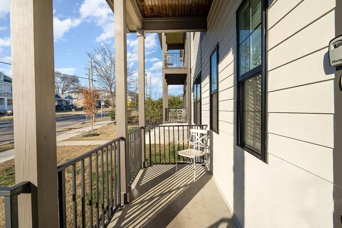 Sunspire-private Deck-in East