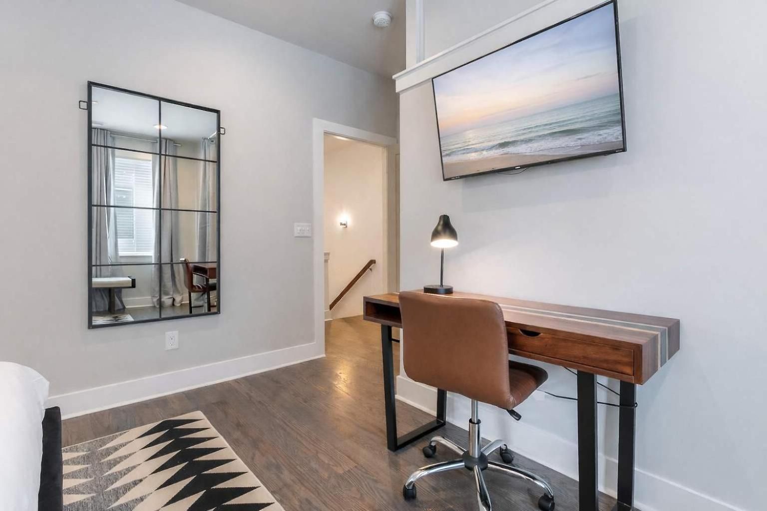 King Bed - Parking - 3 Miles To Lower Broadway Nashville