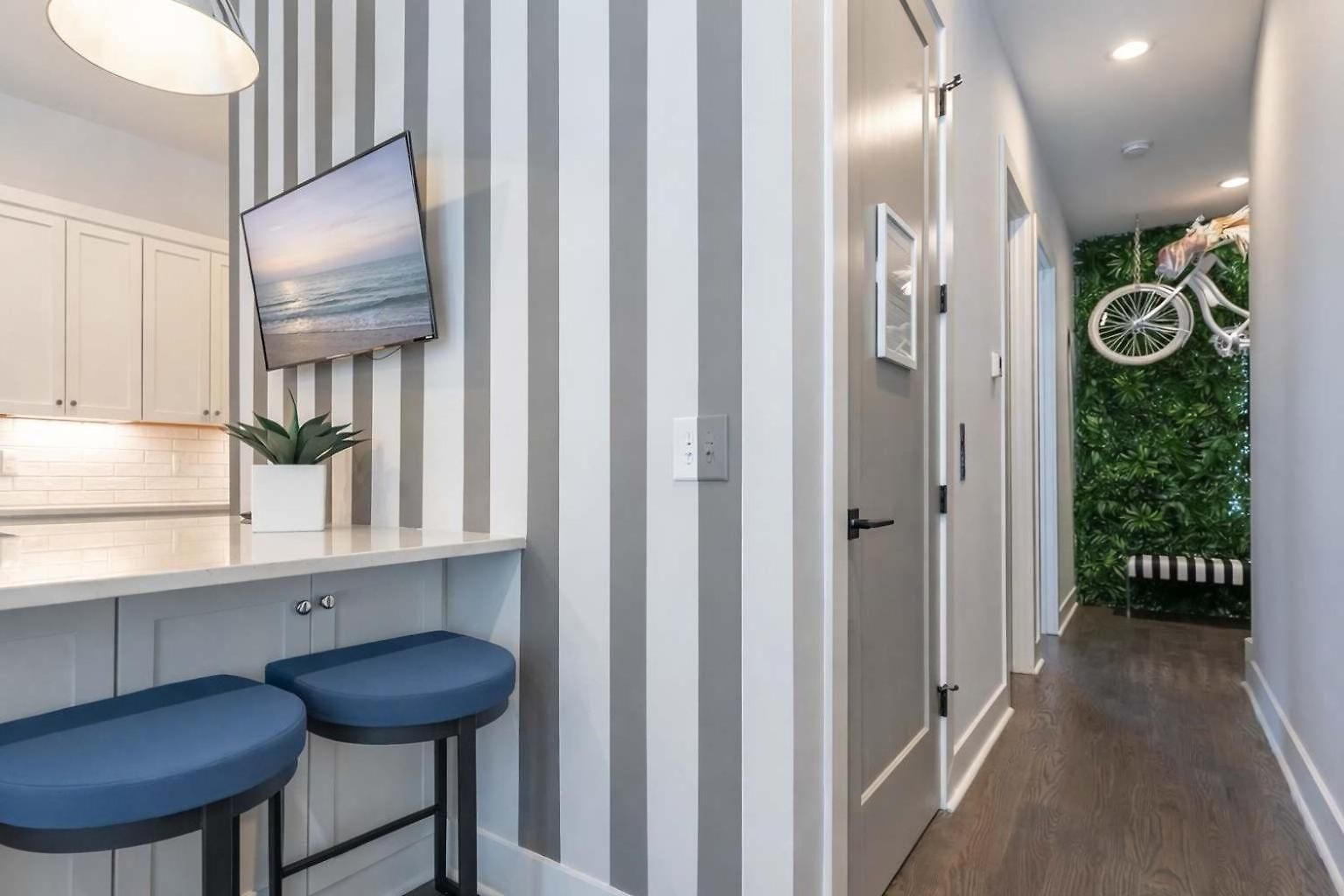 Holiday home King Bed - Parking - 3 Miles To Lower Broadway *