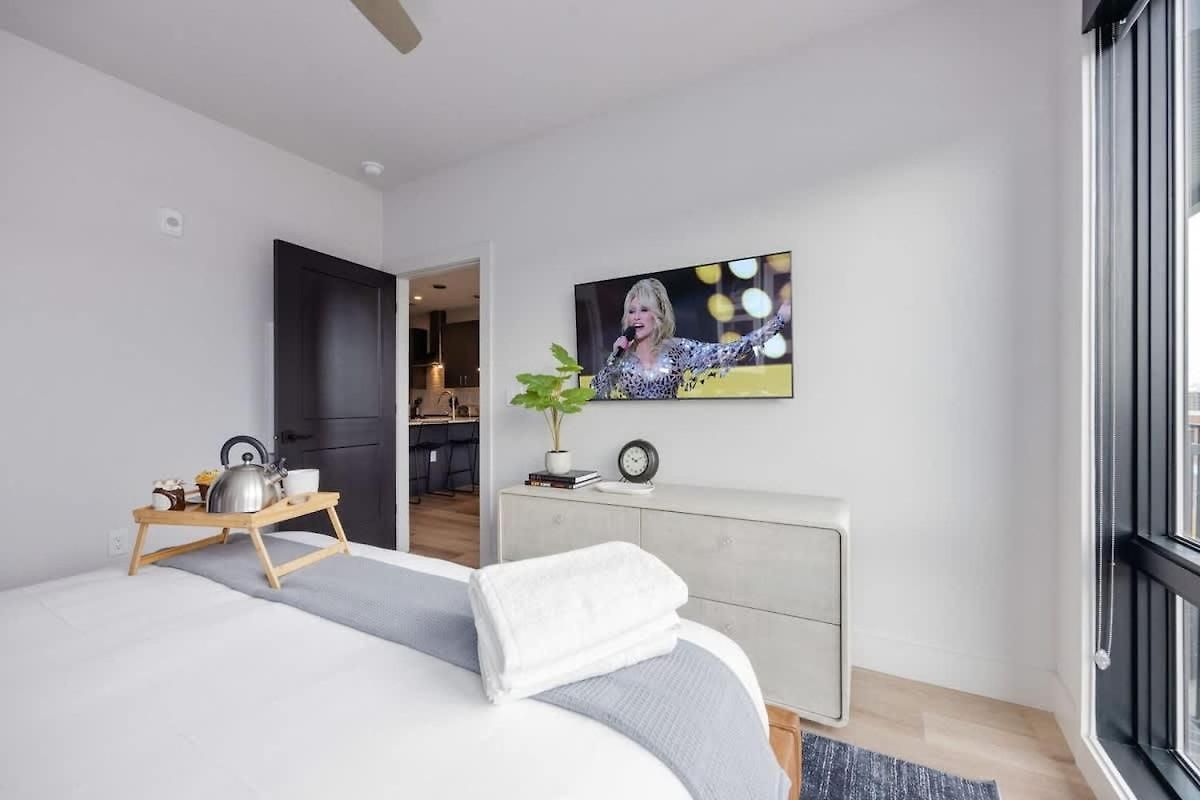Gaia - Odyssey - 4 Units - Heart Of Midtown *