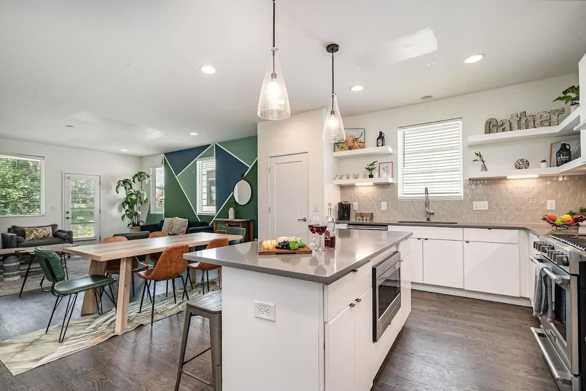 Riff & Rest - 2 Stylish Homes - Mins To Germantown Holiday home