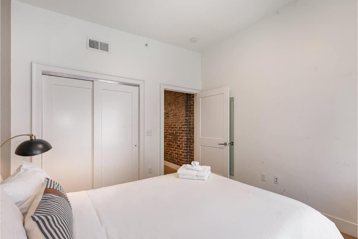 Holiday home The Saddlery-tracklist-2 Units-walk To Broadway