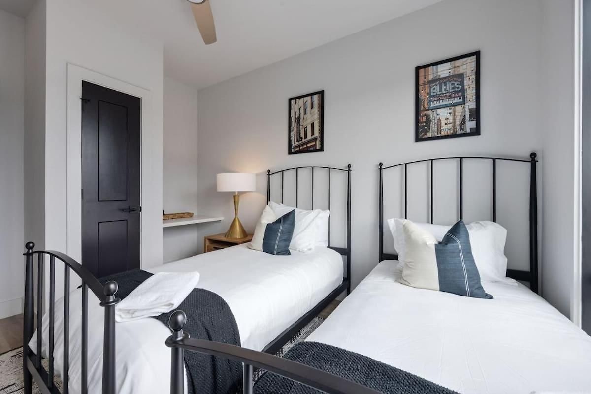 Gaia - Odyssey - 4 Units - Heart Of Midtown *
