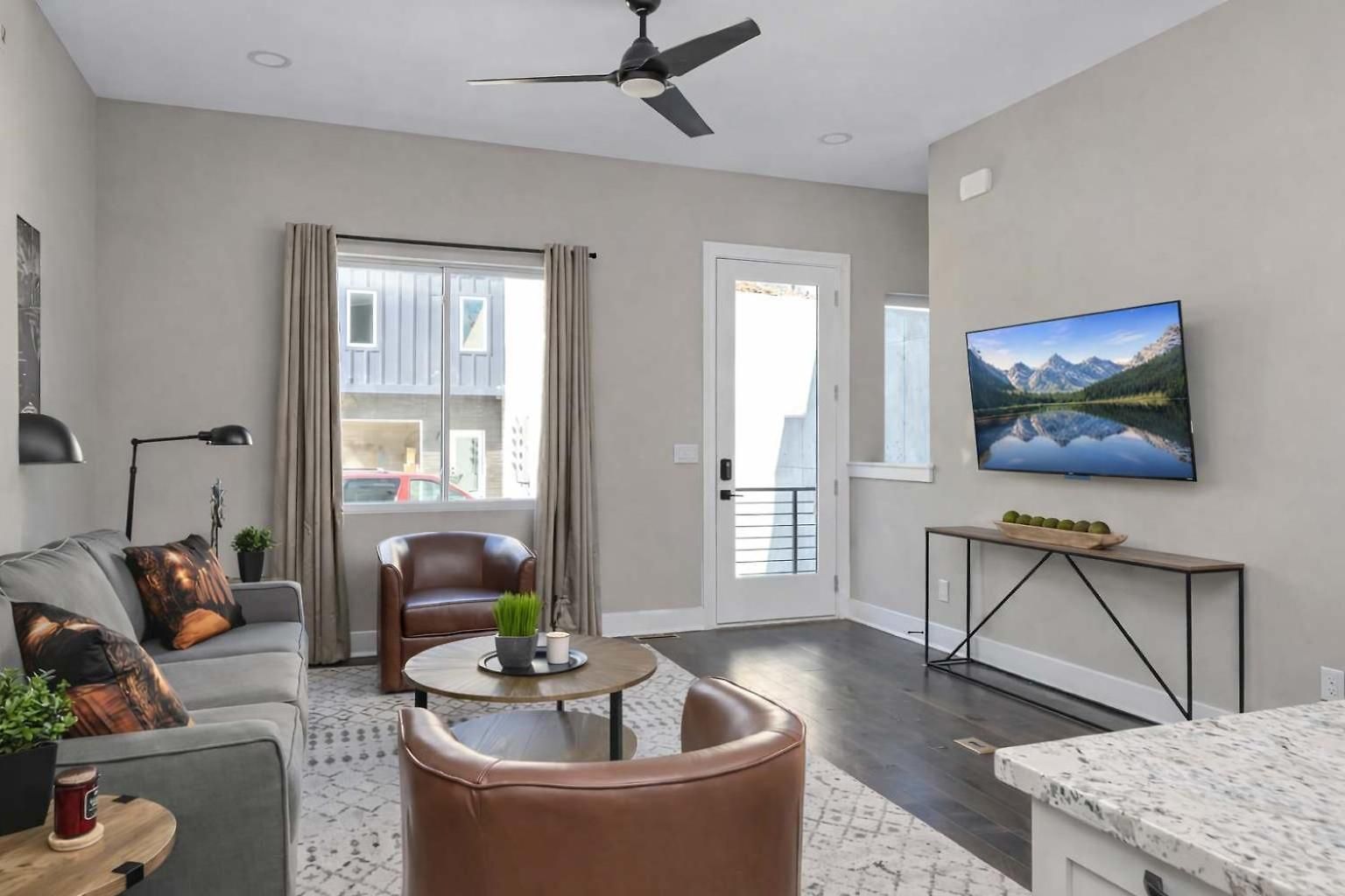 Brand New Side By Side Homes - Sleeps 24 Guests Holiday home Nashville