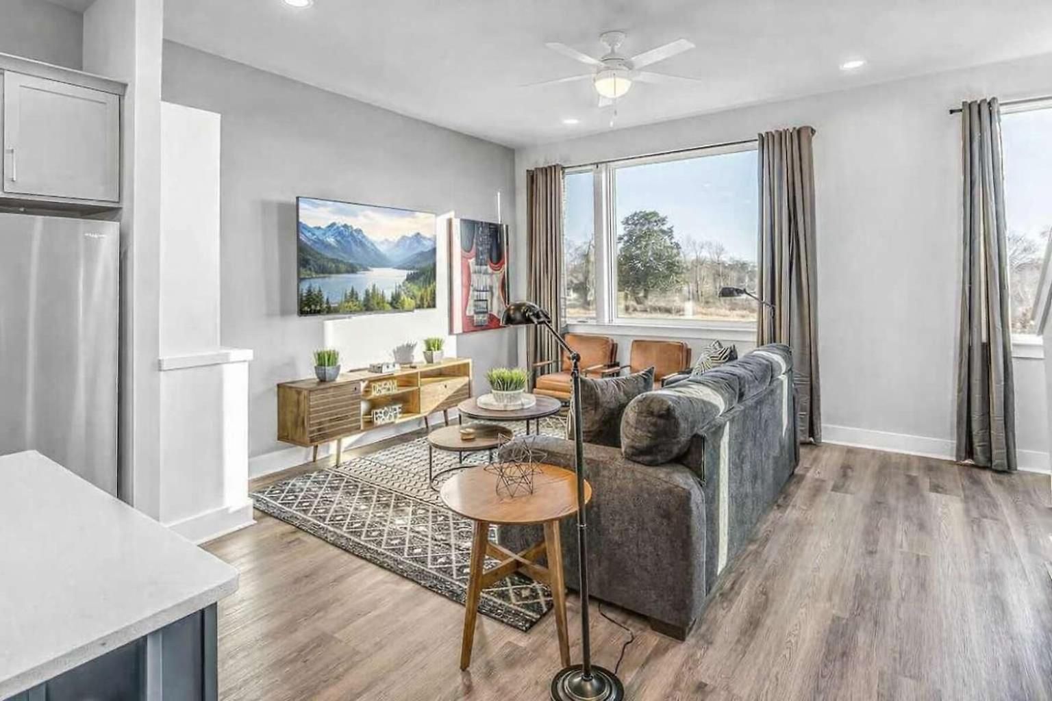 2 Townhomes - Sleeps 24-rooftop Patios
