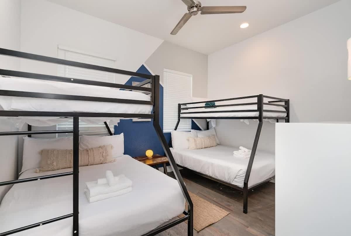 Double Time - Ping-pong Table - Mins To Germantown Holiday home *