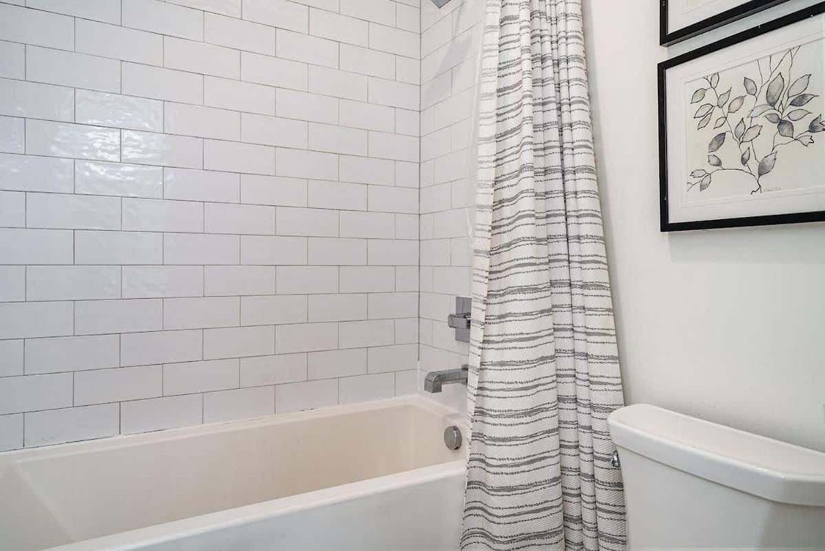 Riff & Rest - 2 Stylish Homes - Mins To Germantown