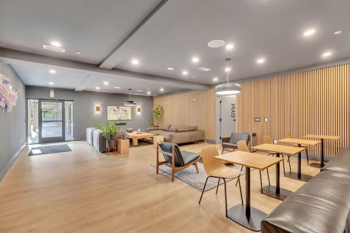 Hyve - Neon Lights - Pool & Gym - Walk To Broadway Holiday home *