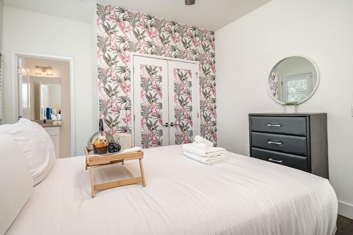 Riff & Rest - 2 Stylish Homes - Mins To Germantown Holiday home