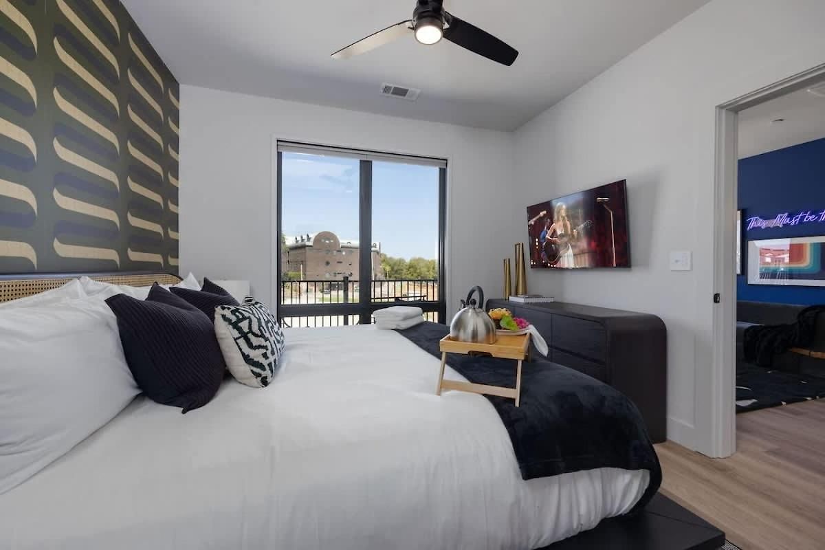 Gaia - Odyssey - 4 Units - Heart Of Midtown *