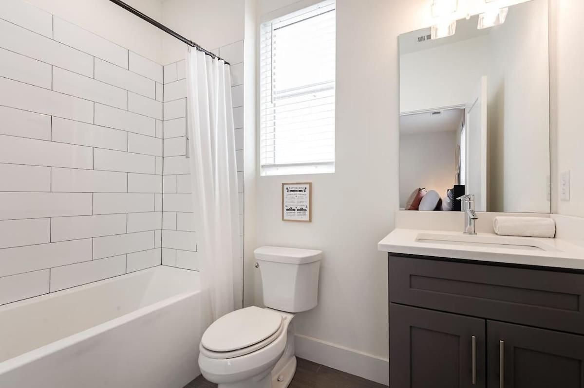 Holiday home Hurst House - 4 Stylish Homes - Mins To Germantown