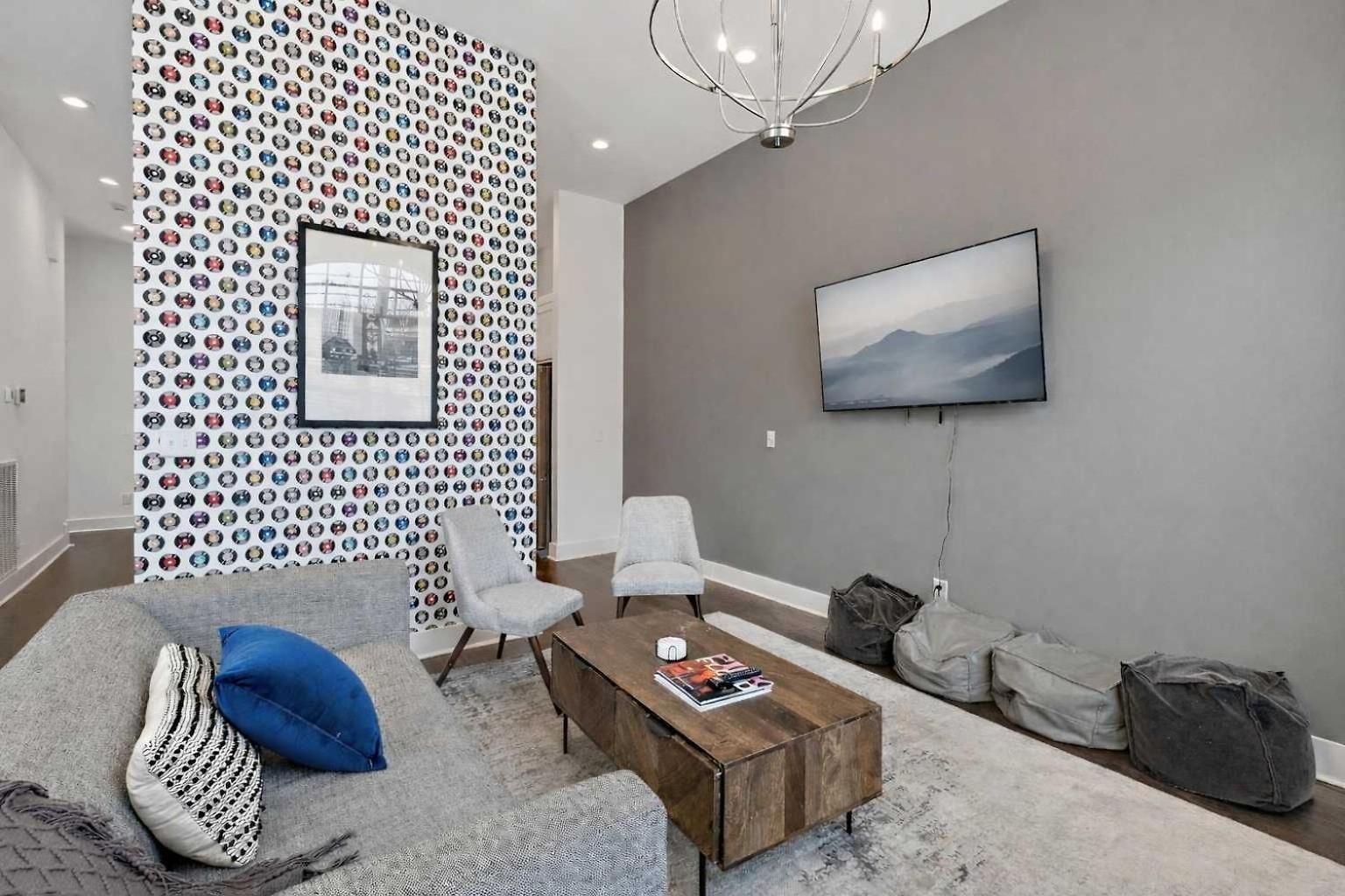 Holiday home West End Oasis-new Building & Rooftop Views *