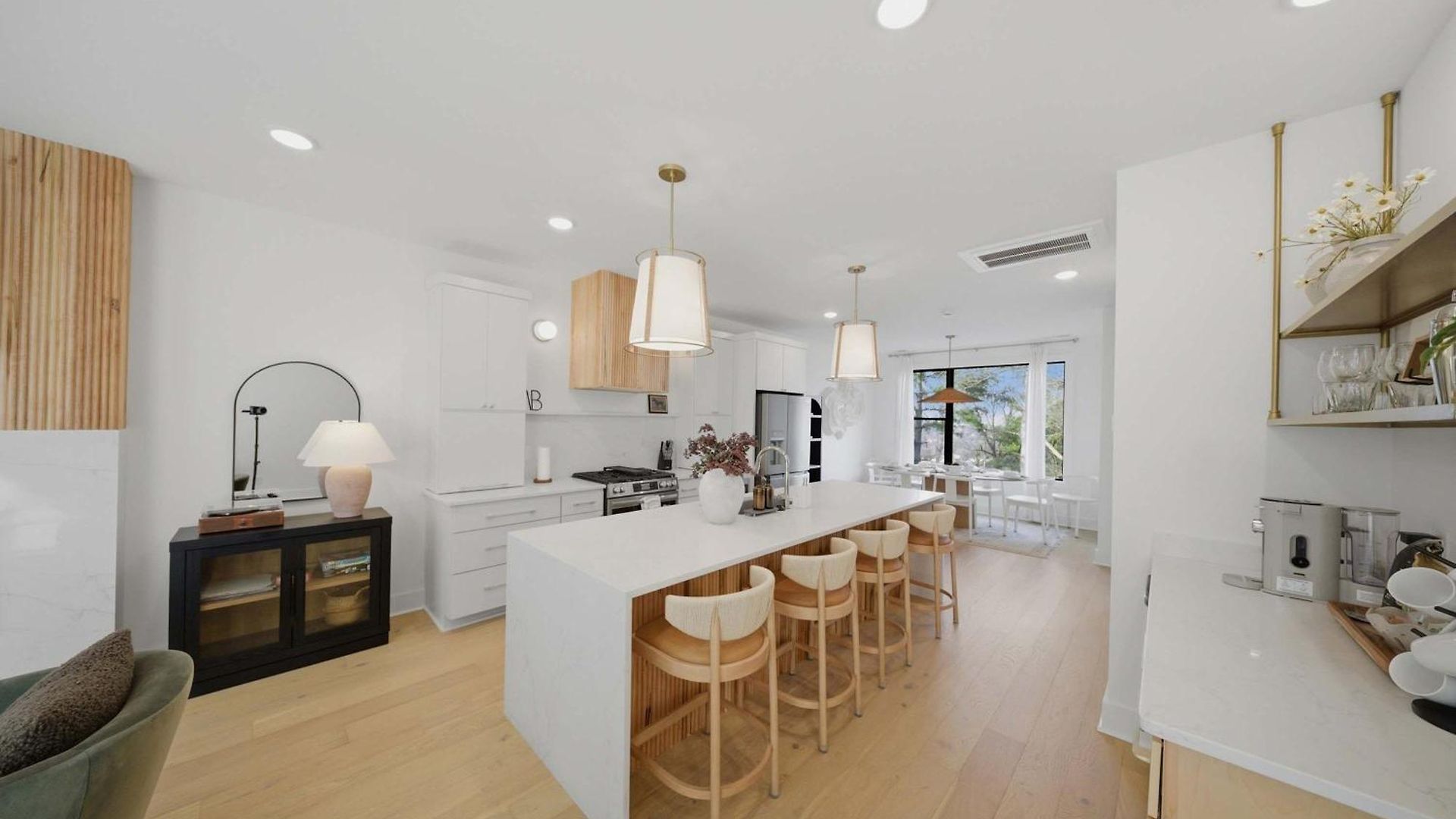 Modern Multi-level Retreat With Rooftop Hot Tub Apartment *
