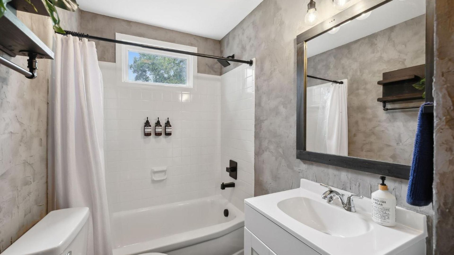 Vibey Unit In Duplex * Nashville