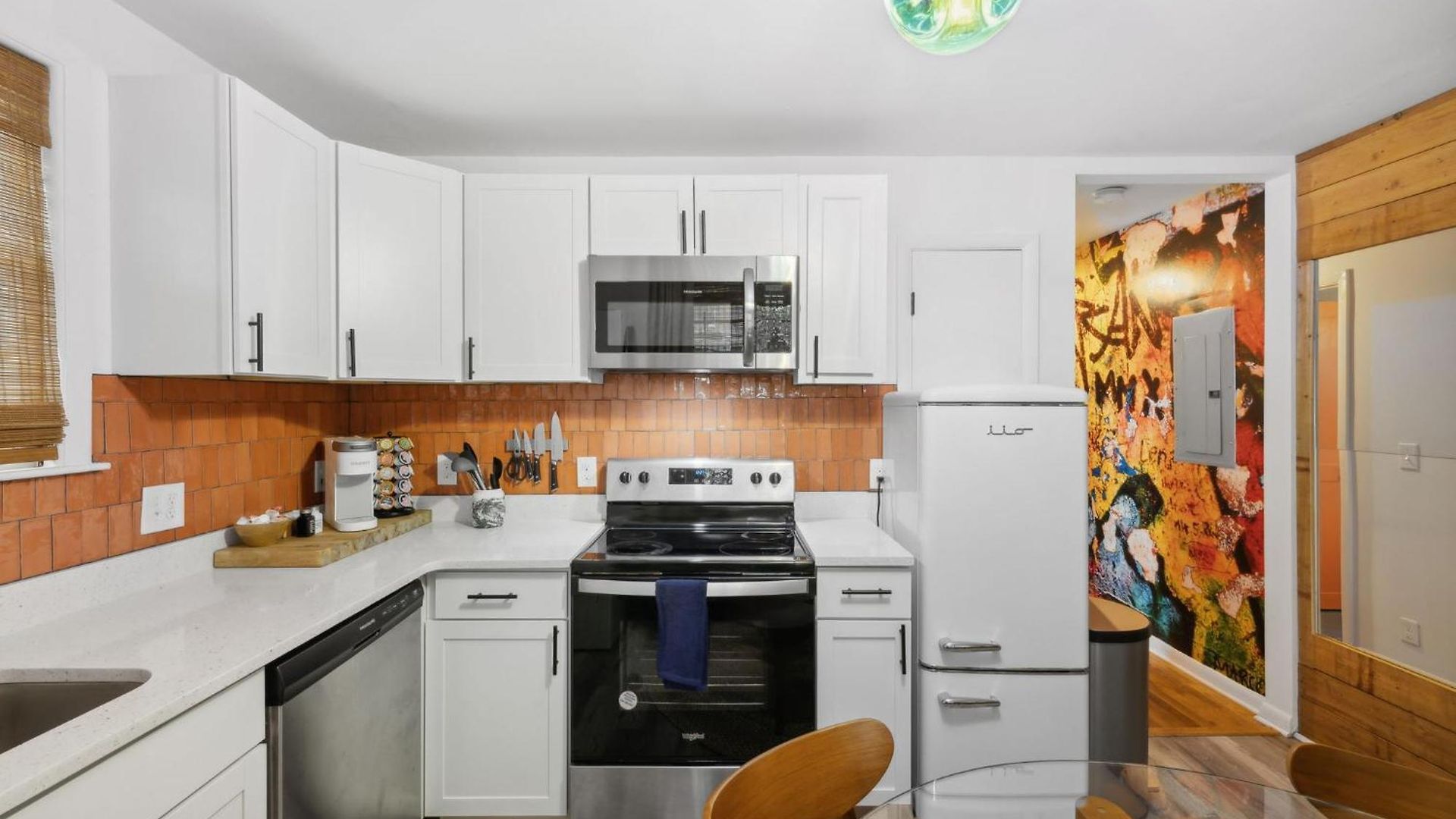 Vibey Unit In Duplex *