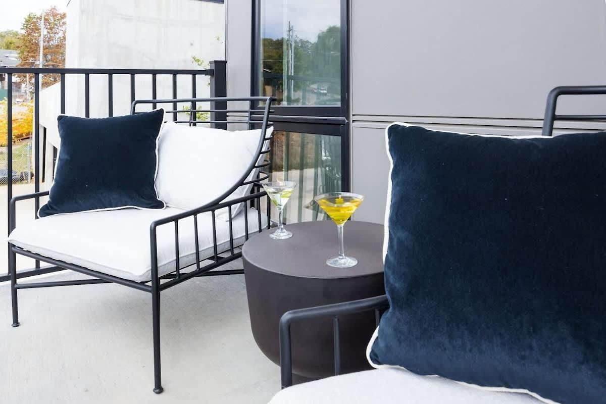 Symphony - Odyssey - Mins To Broadway - Pool & Gym Holiday home