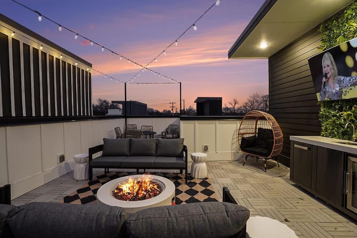 Holiday home Halo-rooftop Patio & Game Room-mins To Broadway *