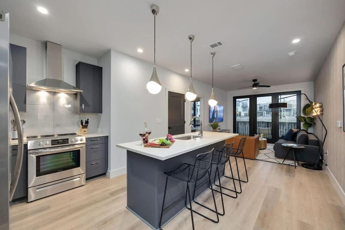 Holiday home Symphony - Odyssey - Mins To Broadway - Pool & Gym Nashville