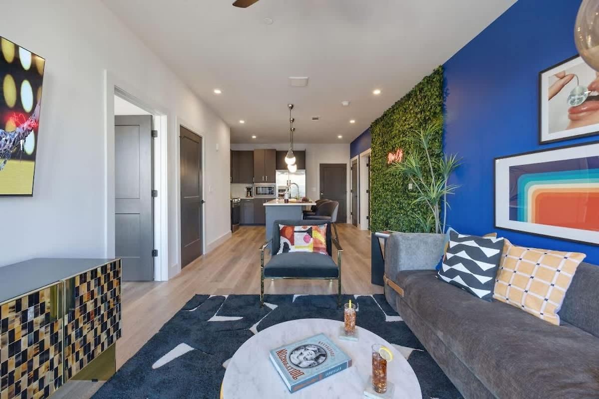 Symphony - Odyssey - Mins To Broadway - Pool & Gym Holiday home Nashville