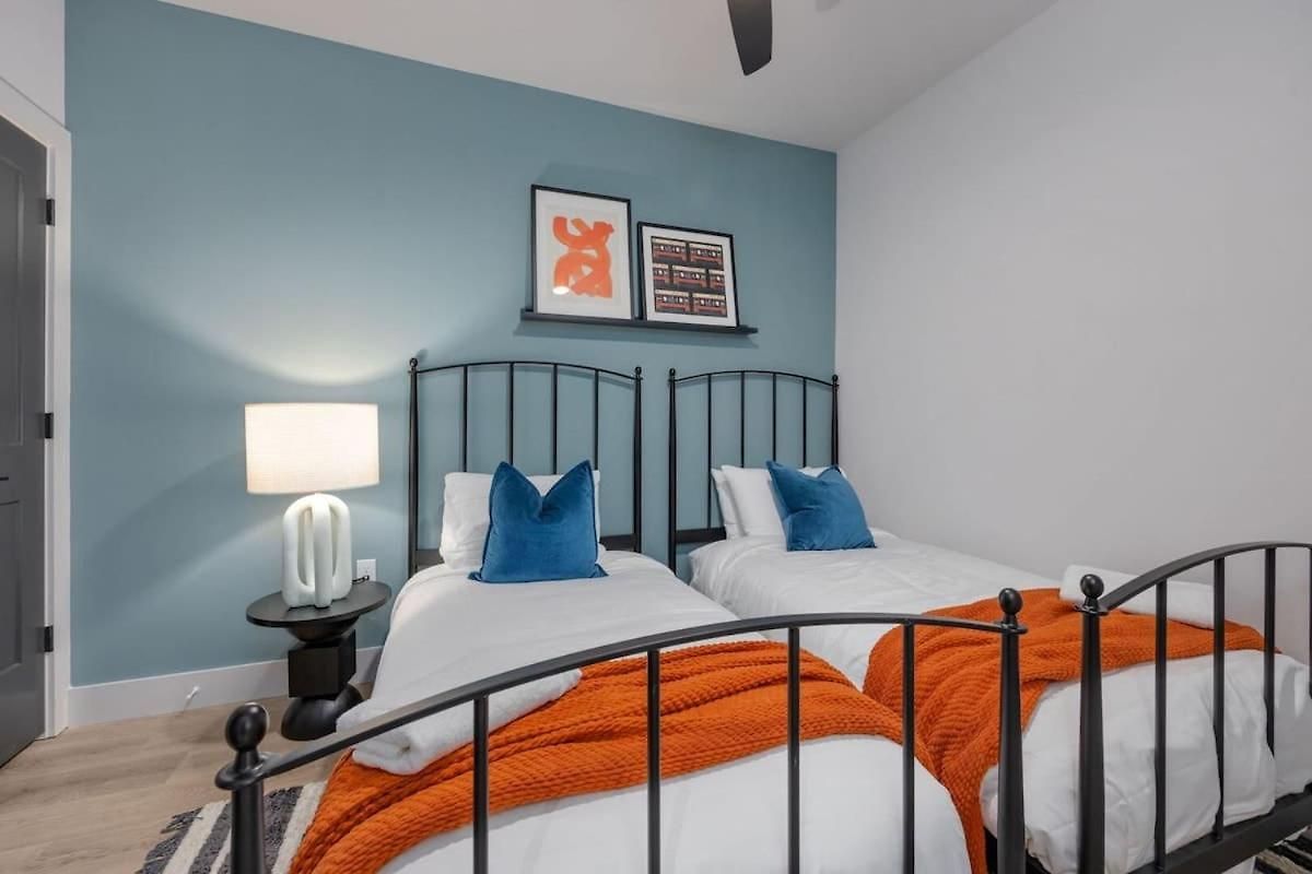 Symphony - Odyssey - Mins To Broadway - Pool & Gym Holiday home Nashville
