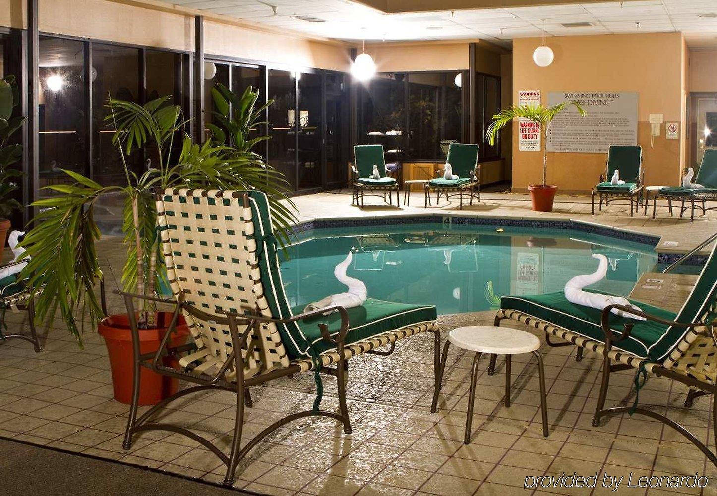 Hotel Doubletree By Hilton Airport 3*