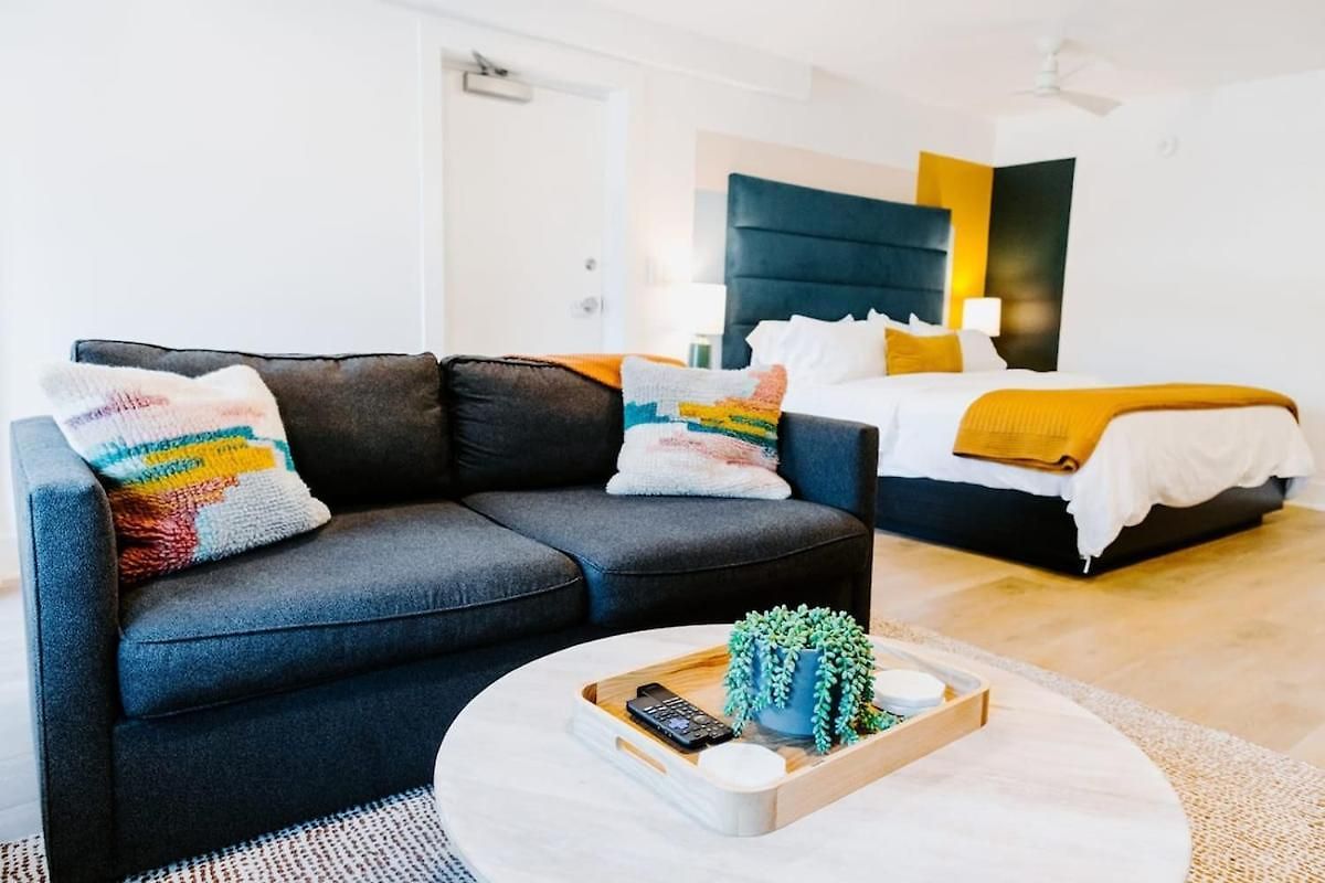The Vinyl At Music Row - 1 Bedroom *