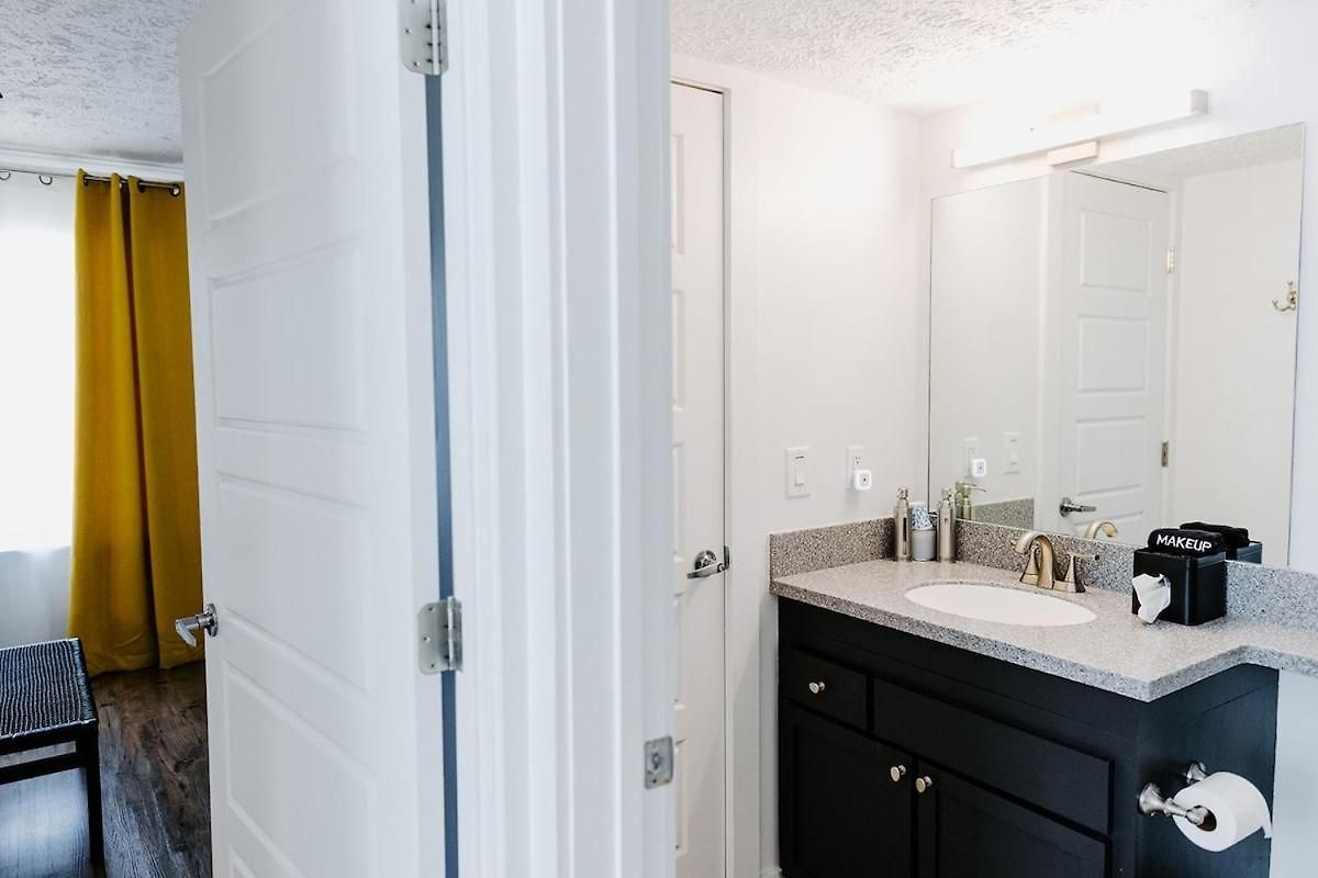 The Vinyl At Music Row - 1 Bedroom Apartment