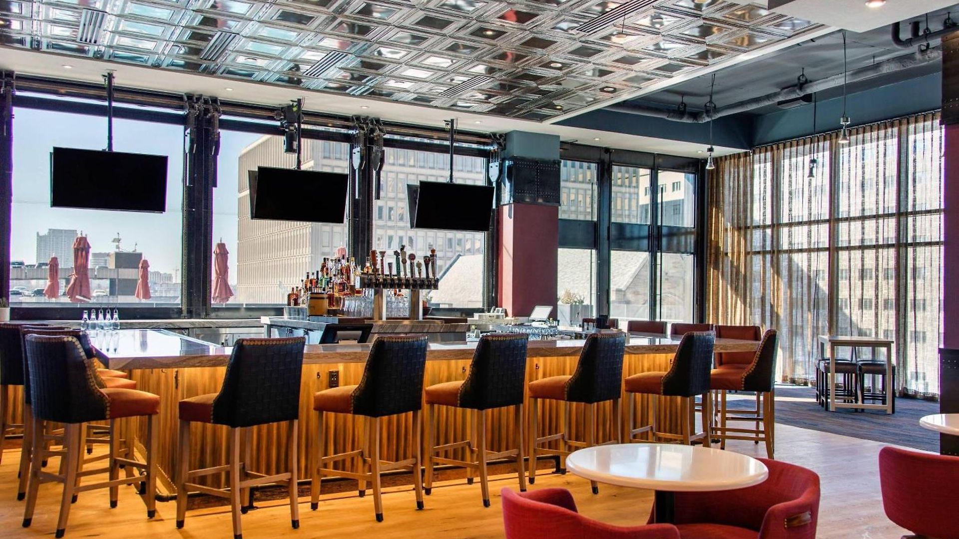 Cambria Downtown Hotel 4*