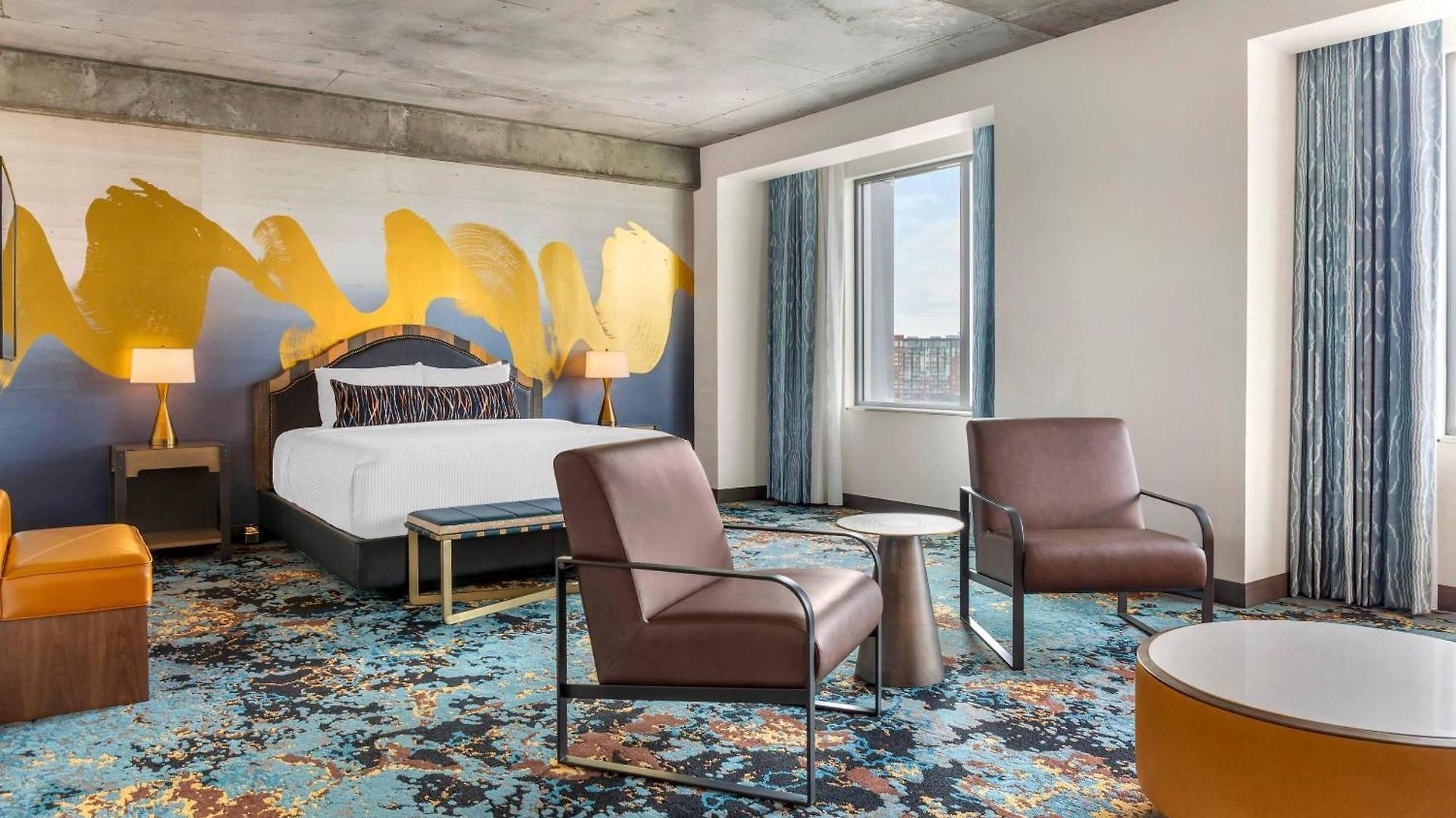 Cambria Downtown 4*