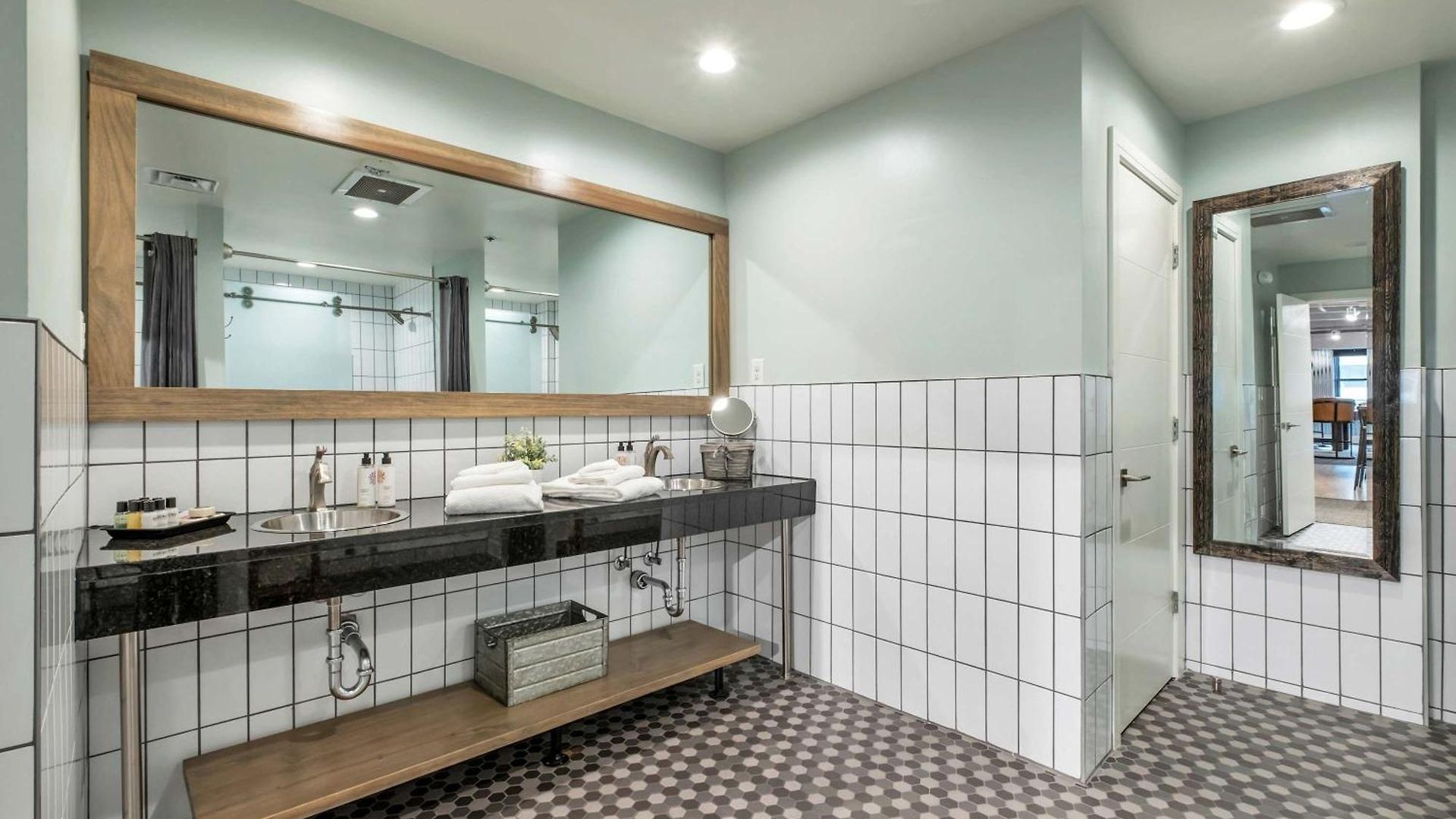 Honky Tonk 6 Bedroom By Maddox Apartment