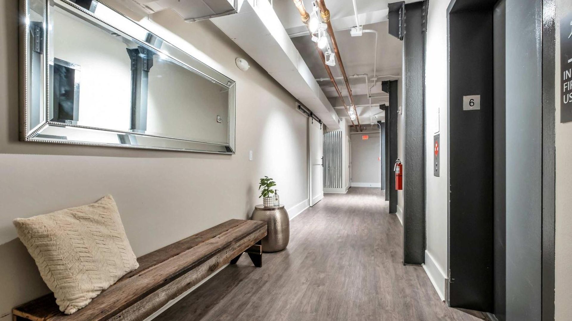 Apartment Honky Tonk 6 Bedroom By Maddox *