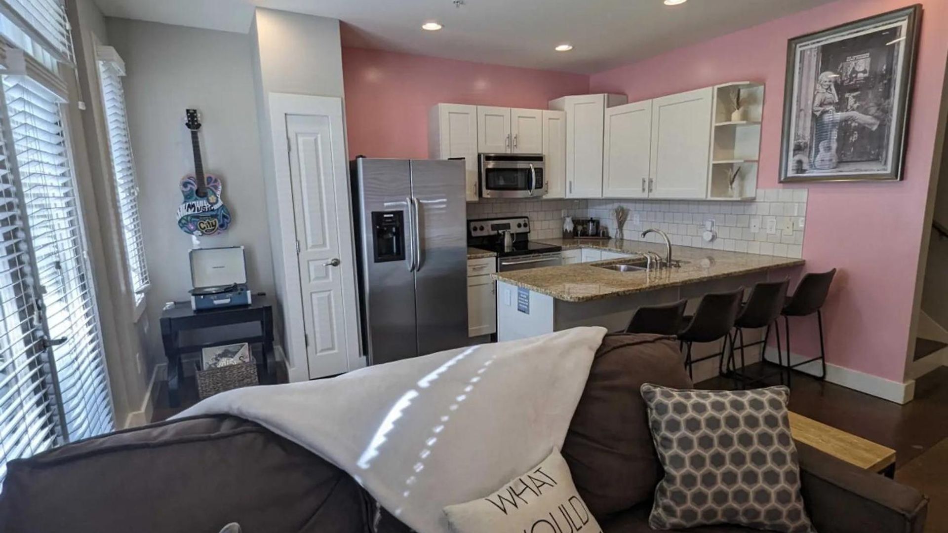 2-bedroom Unit With Free Parking & 2 King Beds Apartment