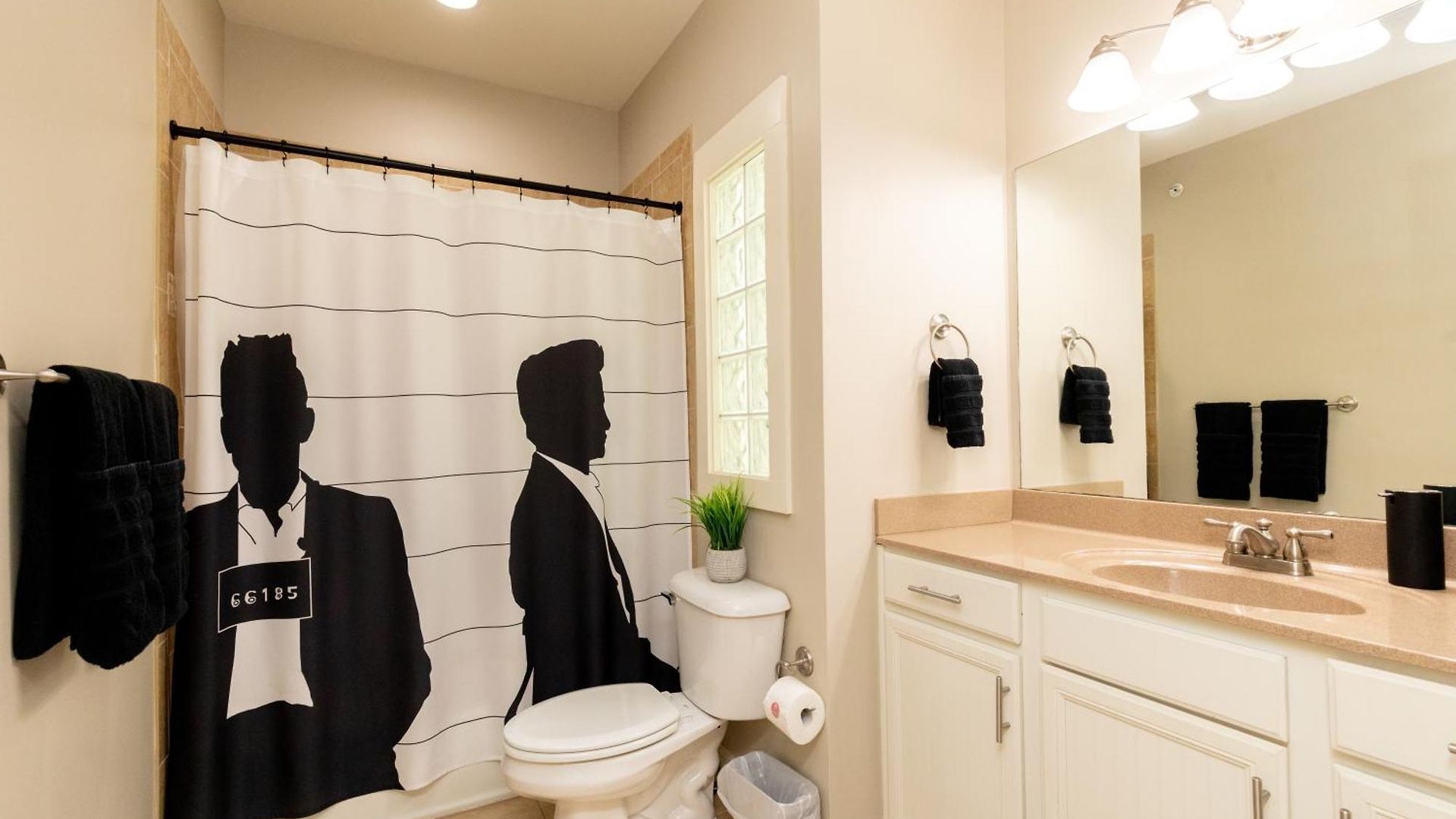 The Johnny Cash - Music Row District - Free Garage Parking - King Bed *