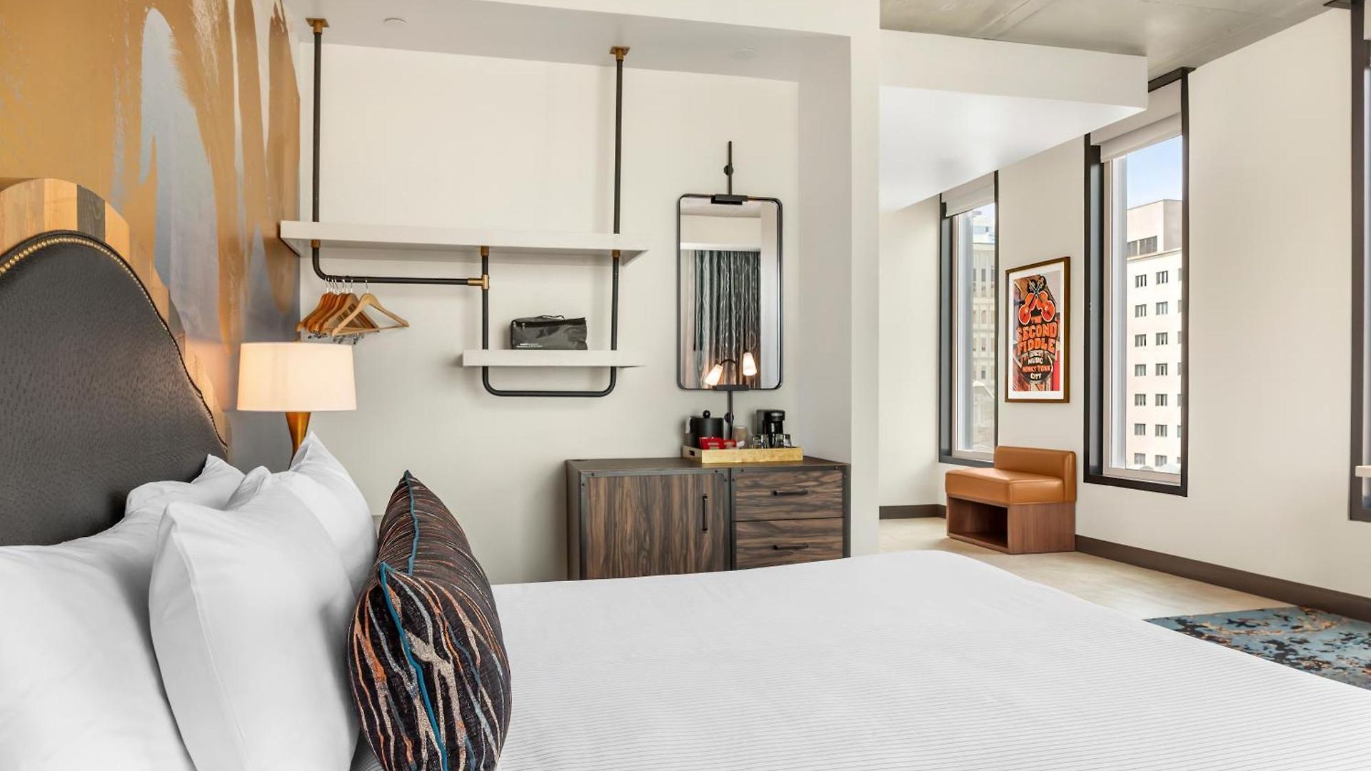 Cambria Downtown 4*