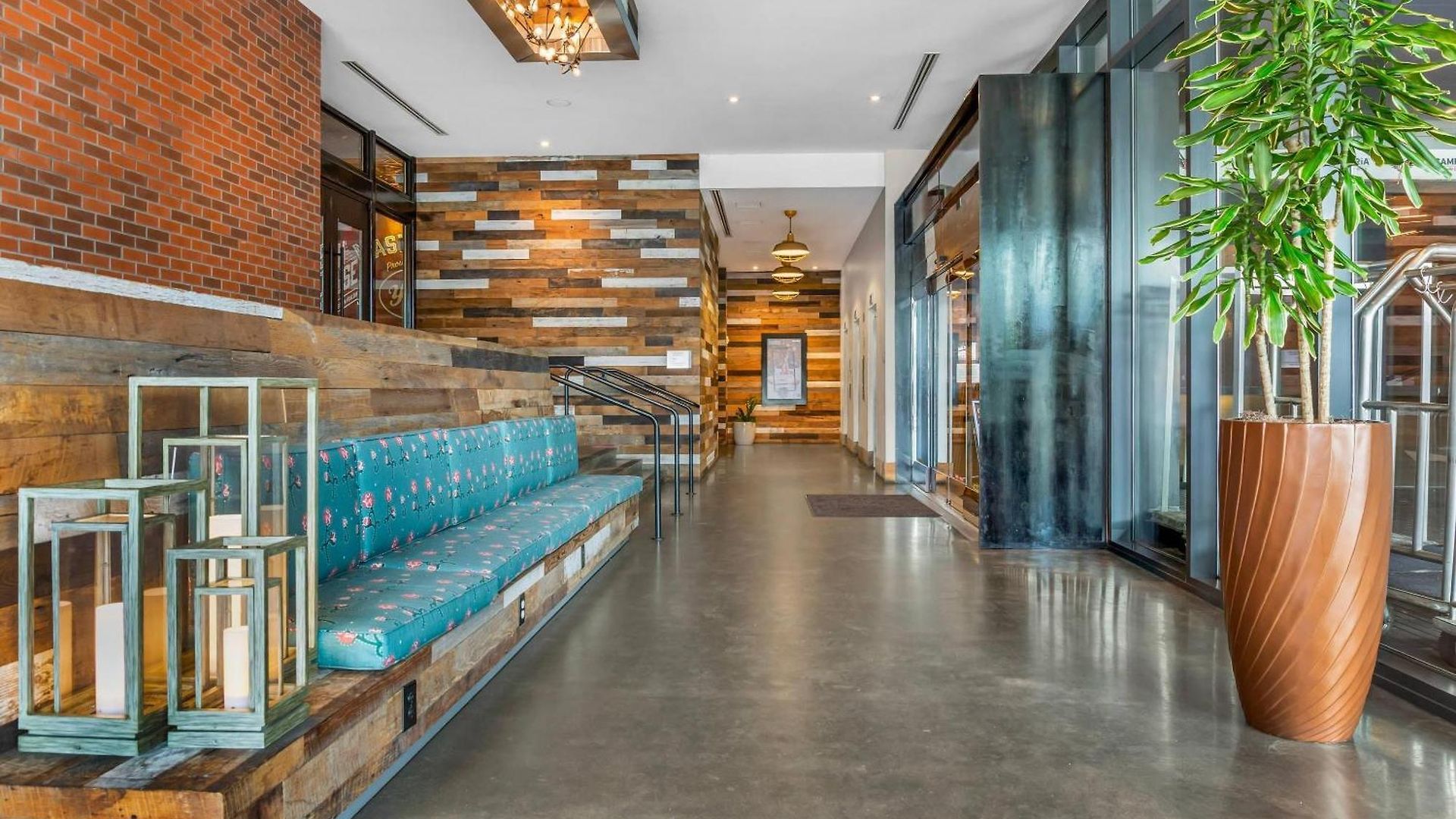 Cambria Downtown Hotel 4*
