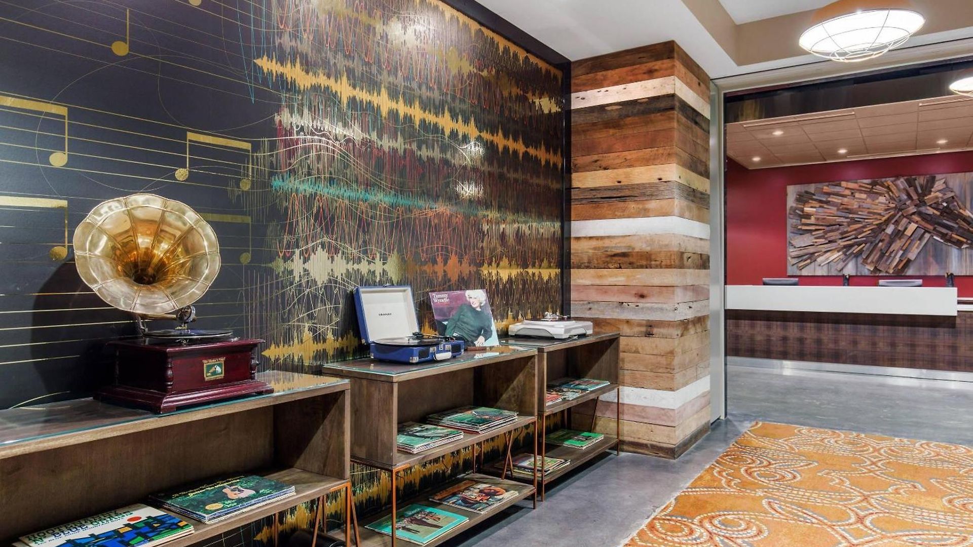 Cambria Downtown 4*