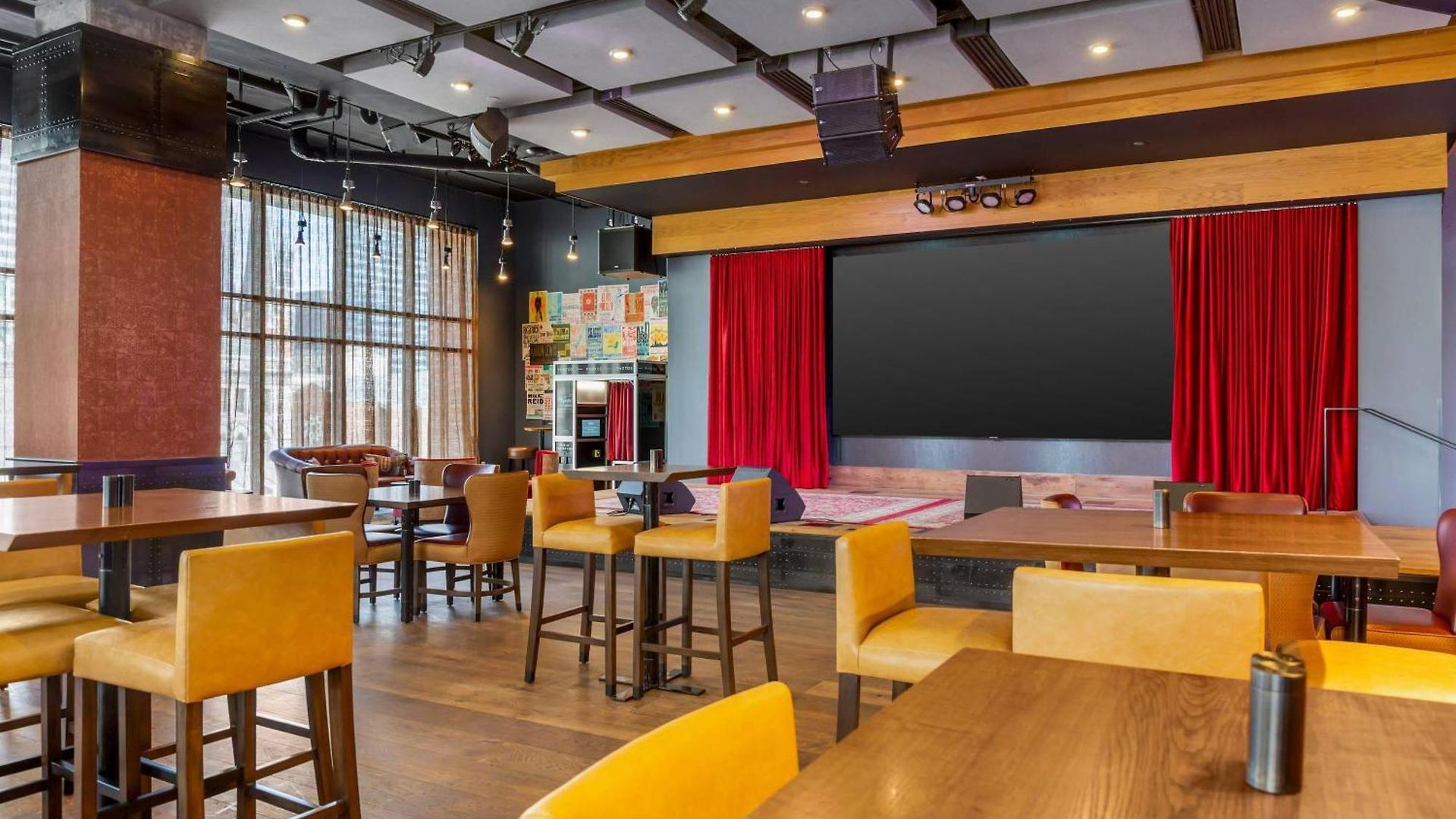 Cambria Downtown 4*