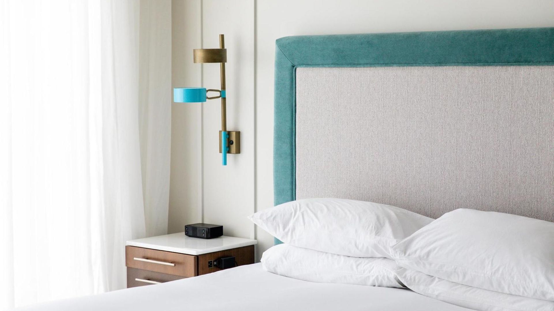 Hyatt Centric Downtown Hotel 4*