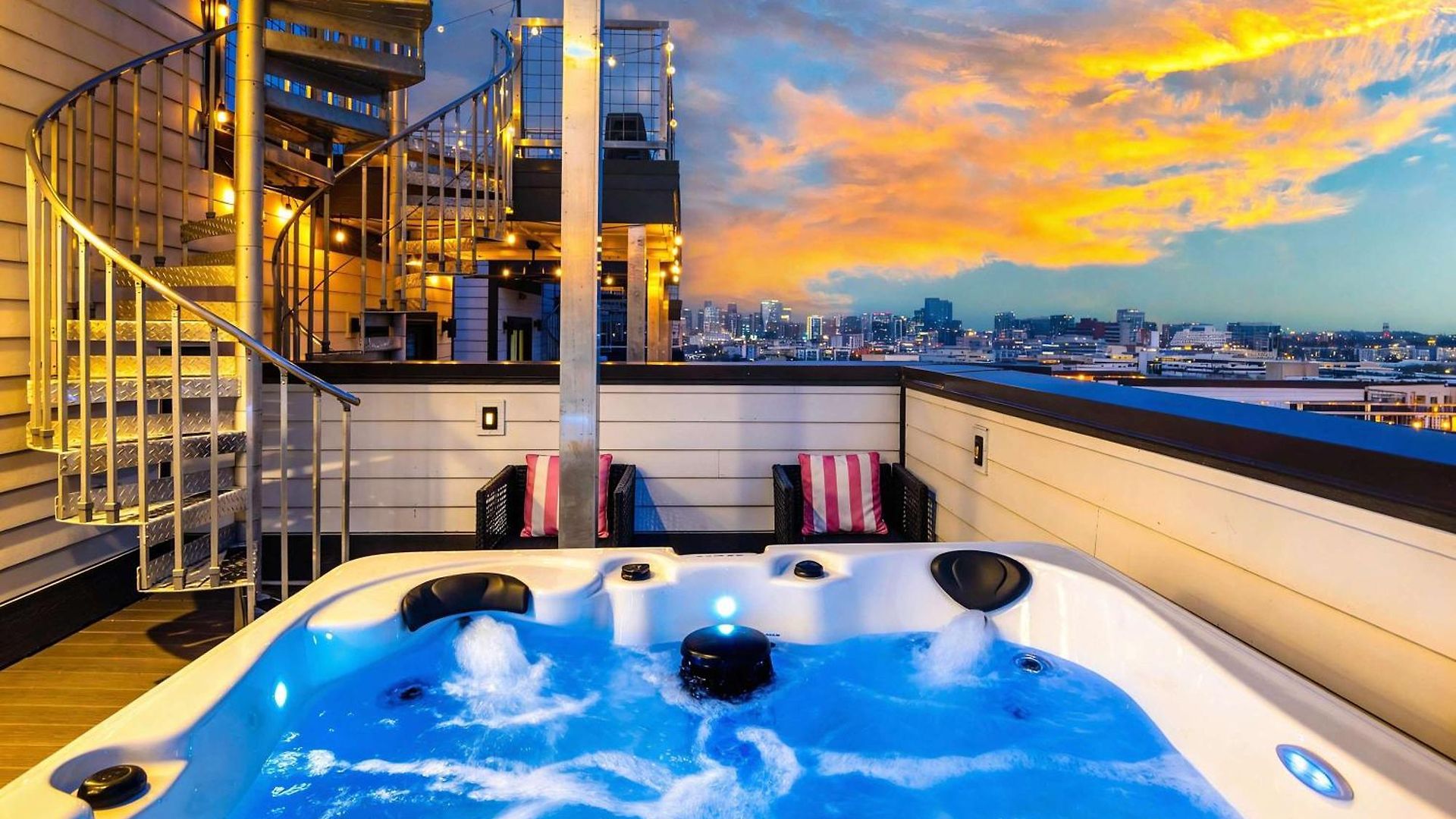 Holiday home Luxury Retreat: Rooftop Hot Tub Double Deck & Game