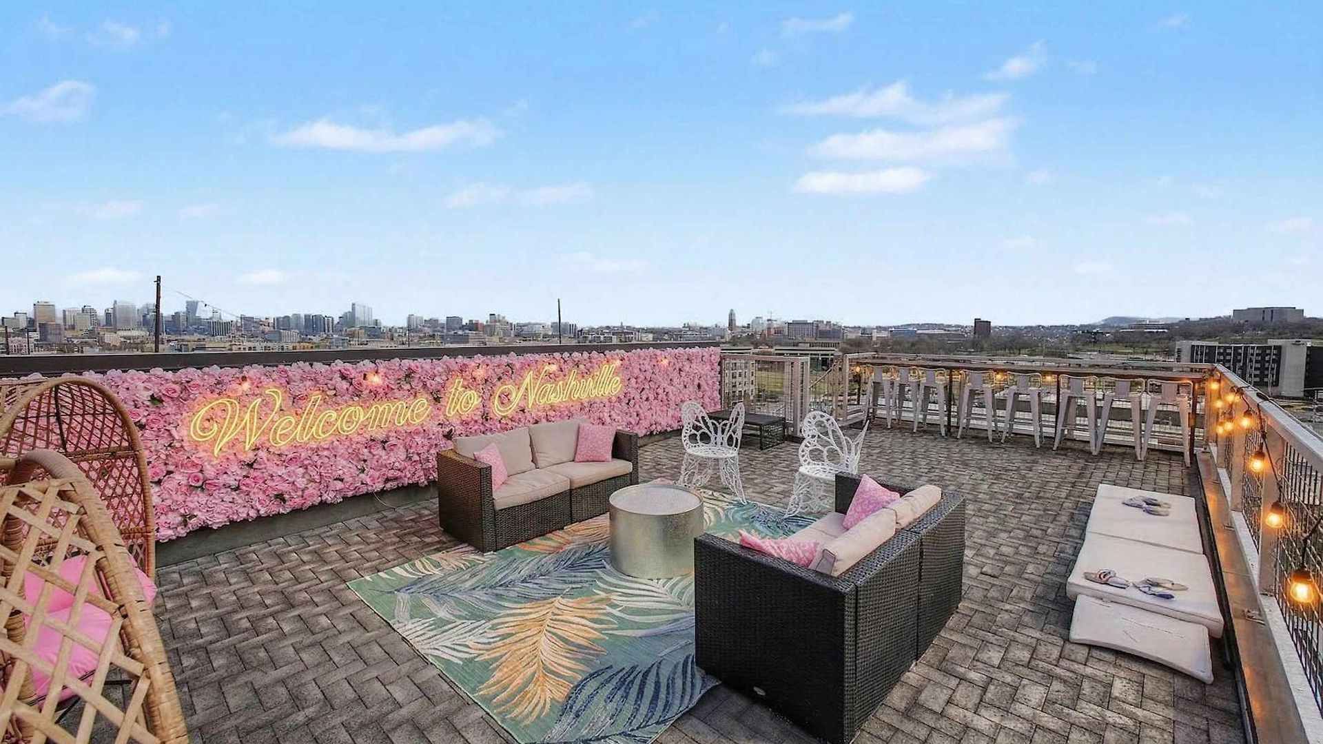 Luxury Retreat: Rooftop Hot Tub Double Deck & Game Nashville