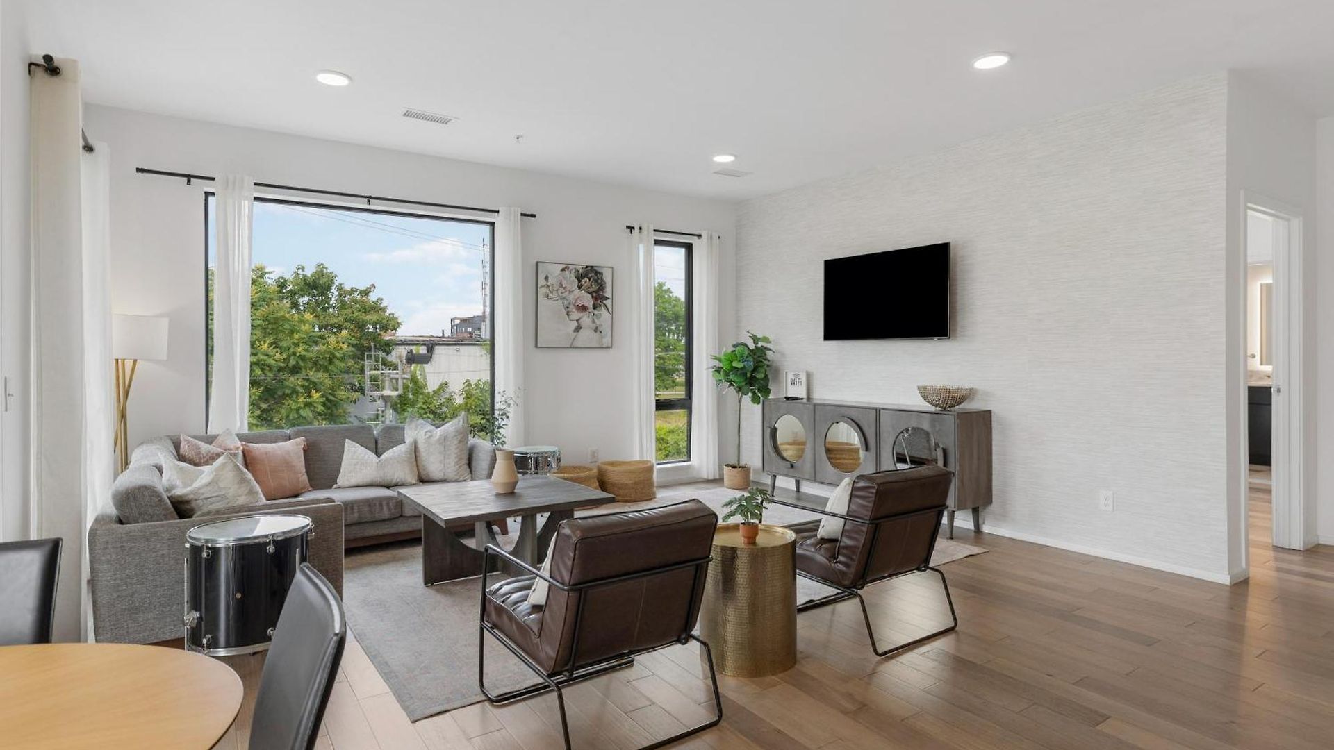 Luxury On The River 4 Beds 2.5 Bath, Walk To Downtown Apartment Nashville