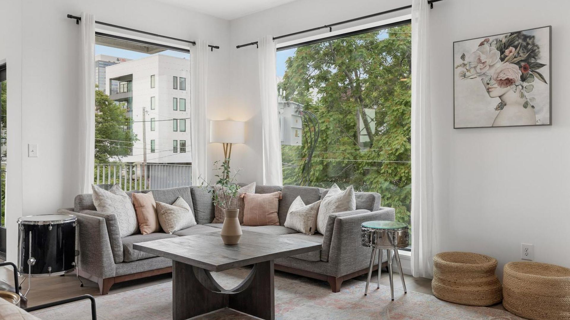 Luxury On The River 4 Beds 2.5 Bath, Walk To Downtown Apartment