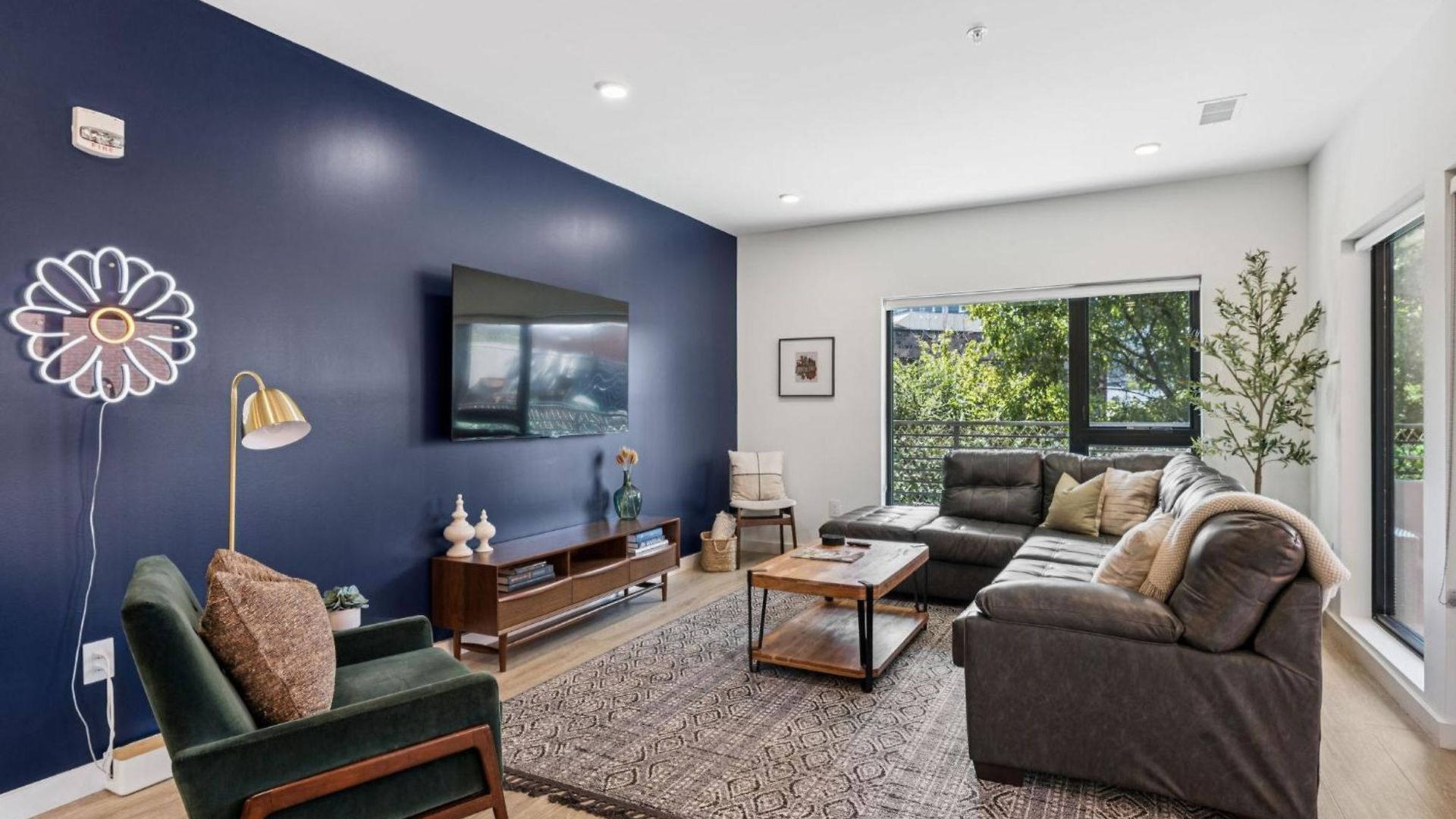 Huge Downtown Corner Unit- Pool-gym-walk 2 Broadway Aparthotel 4*